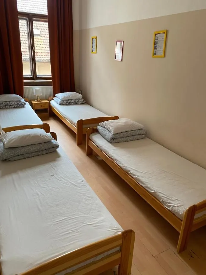 Hostel Emma Prague 0*,