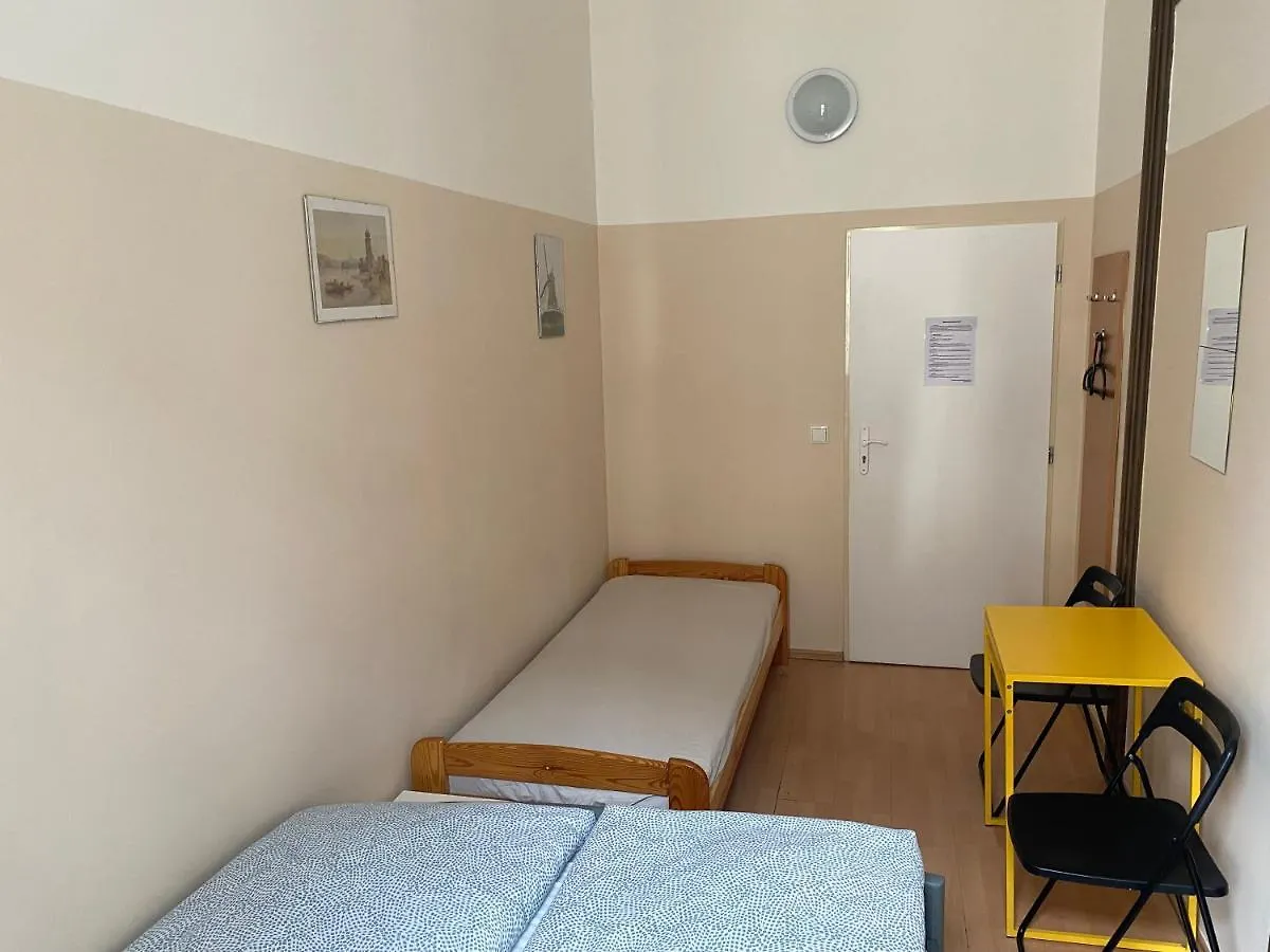 Hostel Emma Prague 0*,